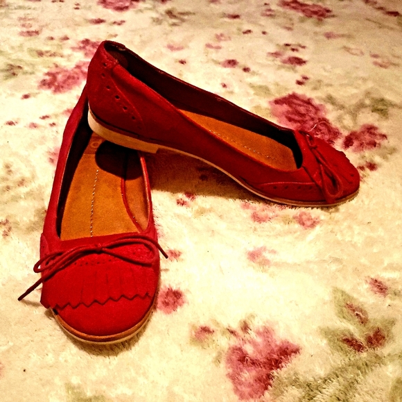 DV by Dolce Vita Red Suede Flats - Picture 2 of 4